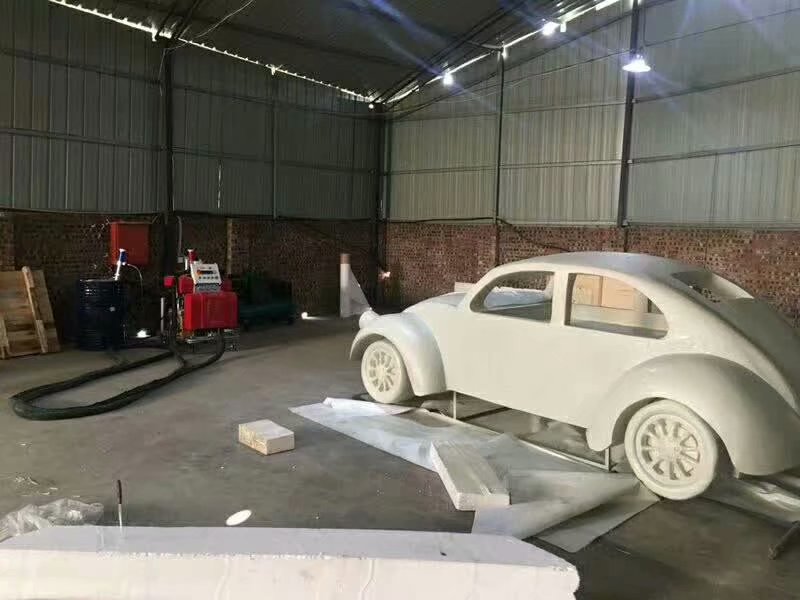 影視道具噴涂聚脲(圖1) 泡沫影視道具表面硬化噴涂聚脲案例