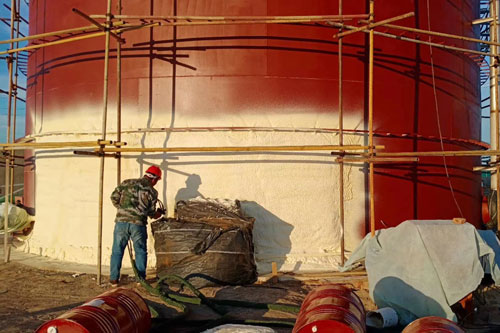 罐體聚氨酯發(fā)泡(圖2) 罐體聚氨酯發(fā)泡表面噴涂