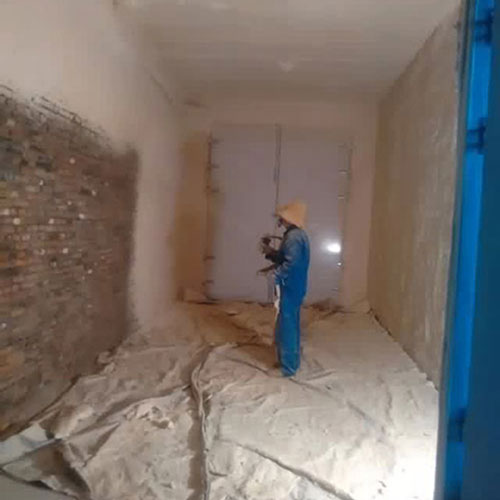 聚氨酯噴涂機(jī)冷庫保溫發(fā)泡(圖2) 冷庫保溫發(fā)泡聚氨酯噴涂案例